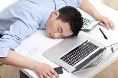 收入低、成長(zhǎng)慢、工作累，財(cái)務(wù)人可以通過(guò)CMA來(lái)擺脫困境